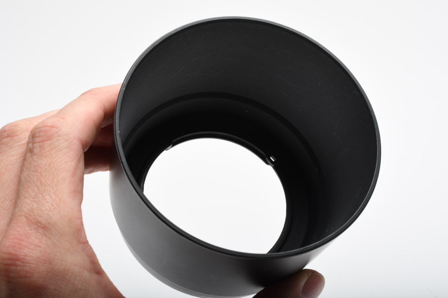 Vello LHC-ET-65B Lens Hood for Canon EF 70-300mm f4.5-5.6 IS USM DO lens