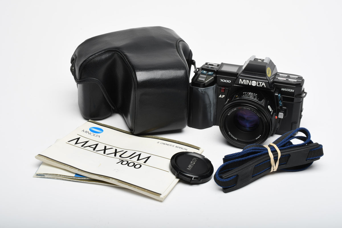 Minolta Maxxum 7000 35mm SLR w/50mm f1.7, Case, manual, strap, Nice