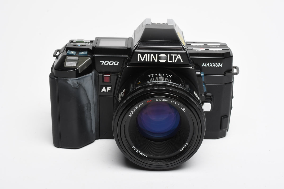 Minolta Maxxum 7000 35mm SLR w/50mm f1.7, Case, manual, strap, Nice