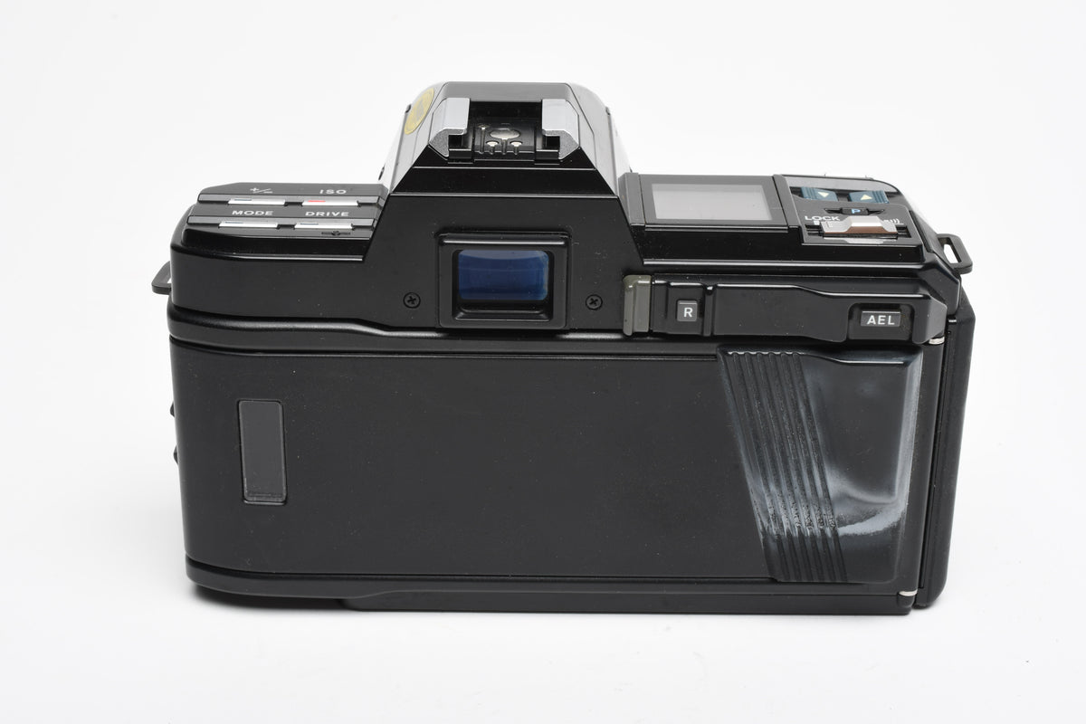 Minolta Maxxum 7000 35mm SLR w/50mm f1.7, Case, manual, strap, Nice