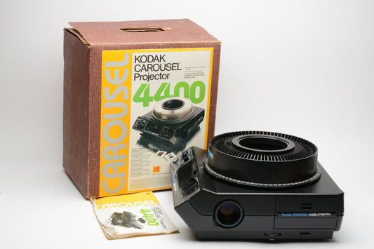 Kodak Carousel 4400 35mm slide projector, lens, 140 tray, remote, bulb, Tested