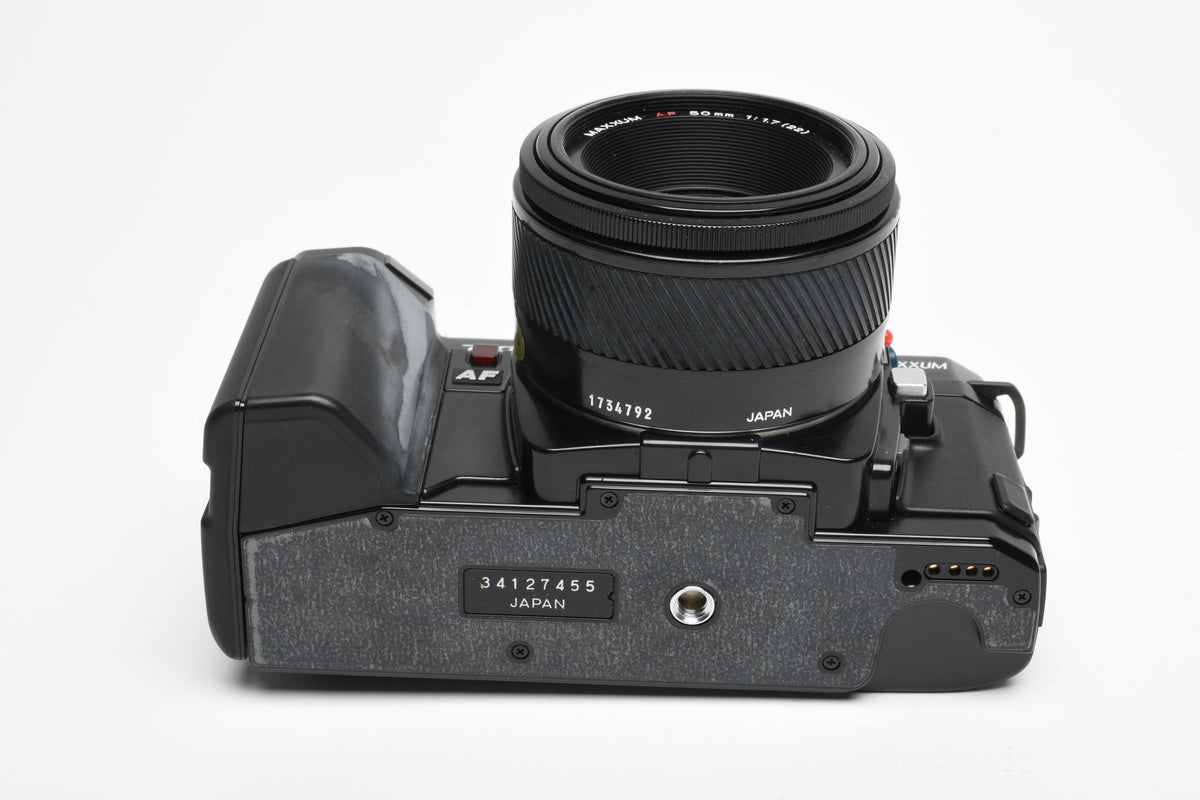 Minolta Maxxum 7000 35mm SLR w/50mm f1.7, Case, manual, strap, Nice