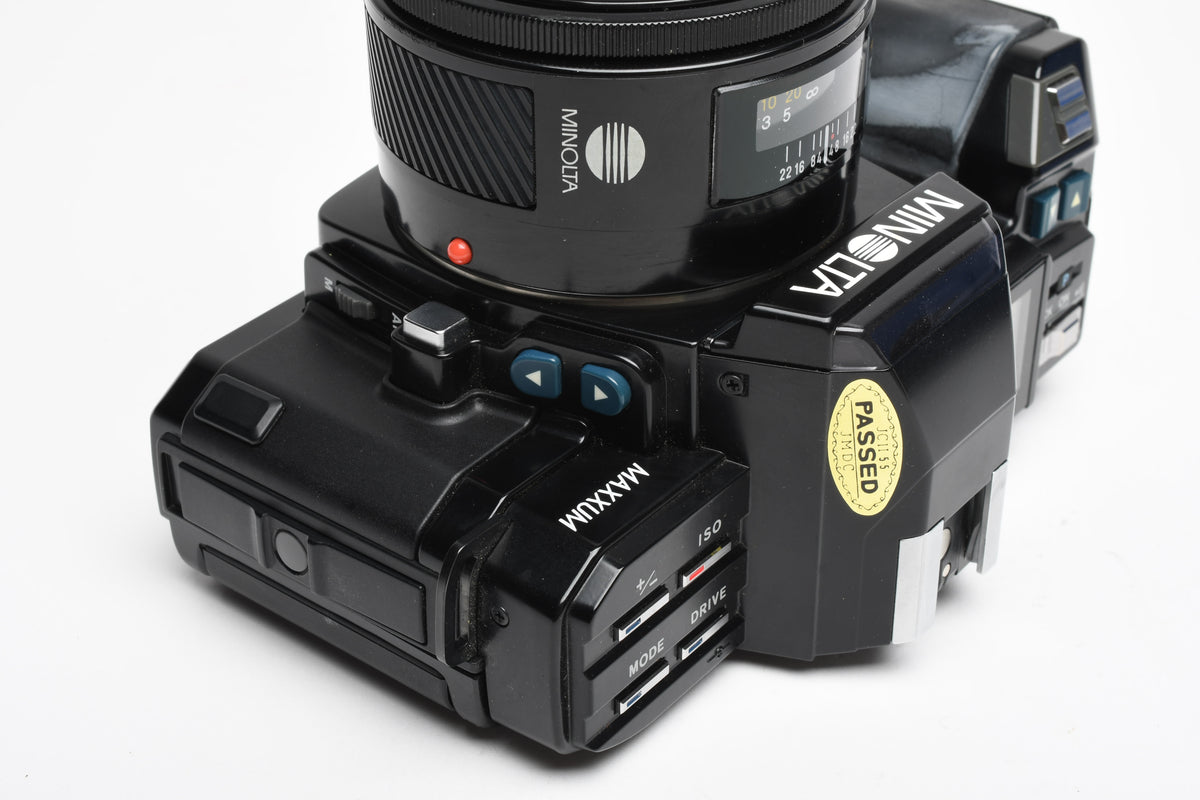 Minolta Maxxum 7000 35mm SLR w/50mm f1.7, Case, manual, strap, Nice