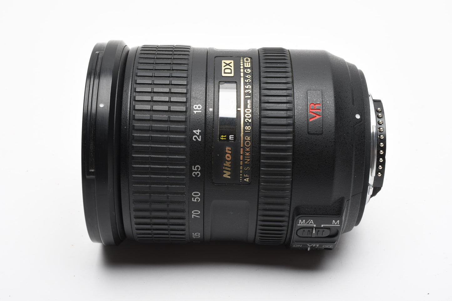 Nikon AF-S Nikkor 18-200mm F3.5-5.6 G ED VR DX zoom lens, clean! +Hood