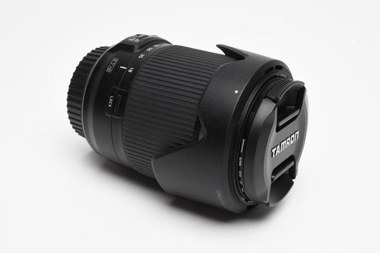 Tamron AF 18-200mm F3.5-6.3 compact zoom lens, hood+UV Canon B018 Mint-