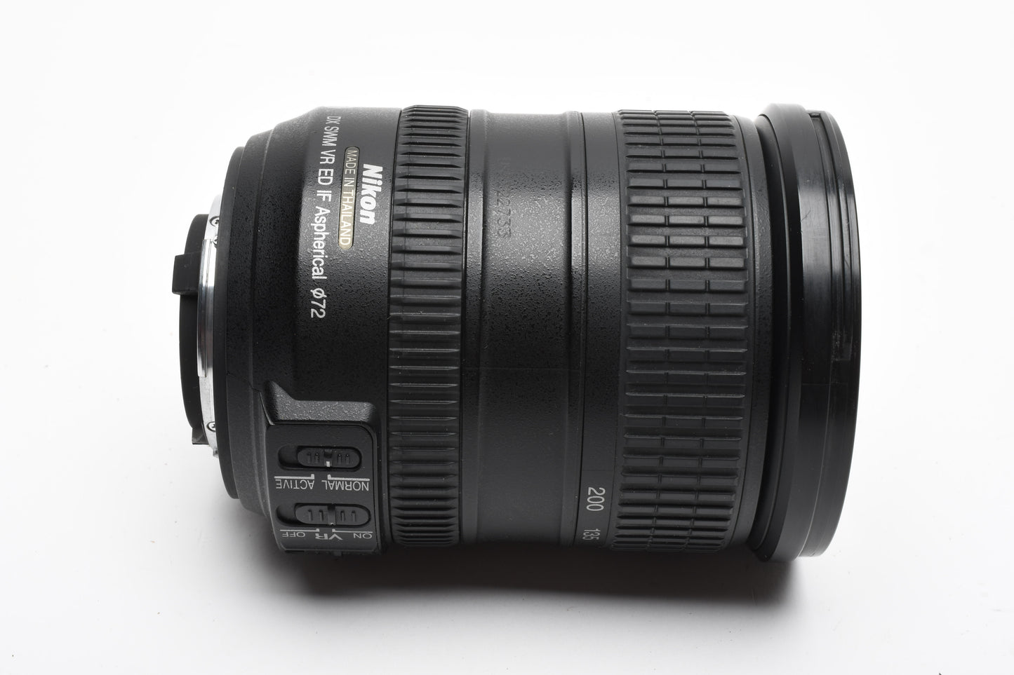 Nikon AF-S Nikkor 18-200mm F3.5-5.6 G ED VR DX zoom lens, clean! +Hood