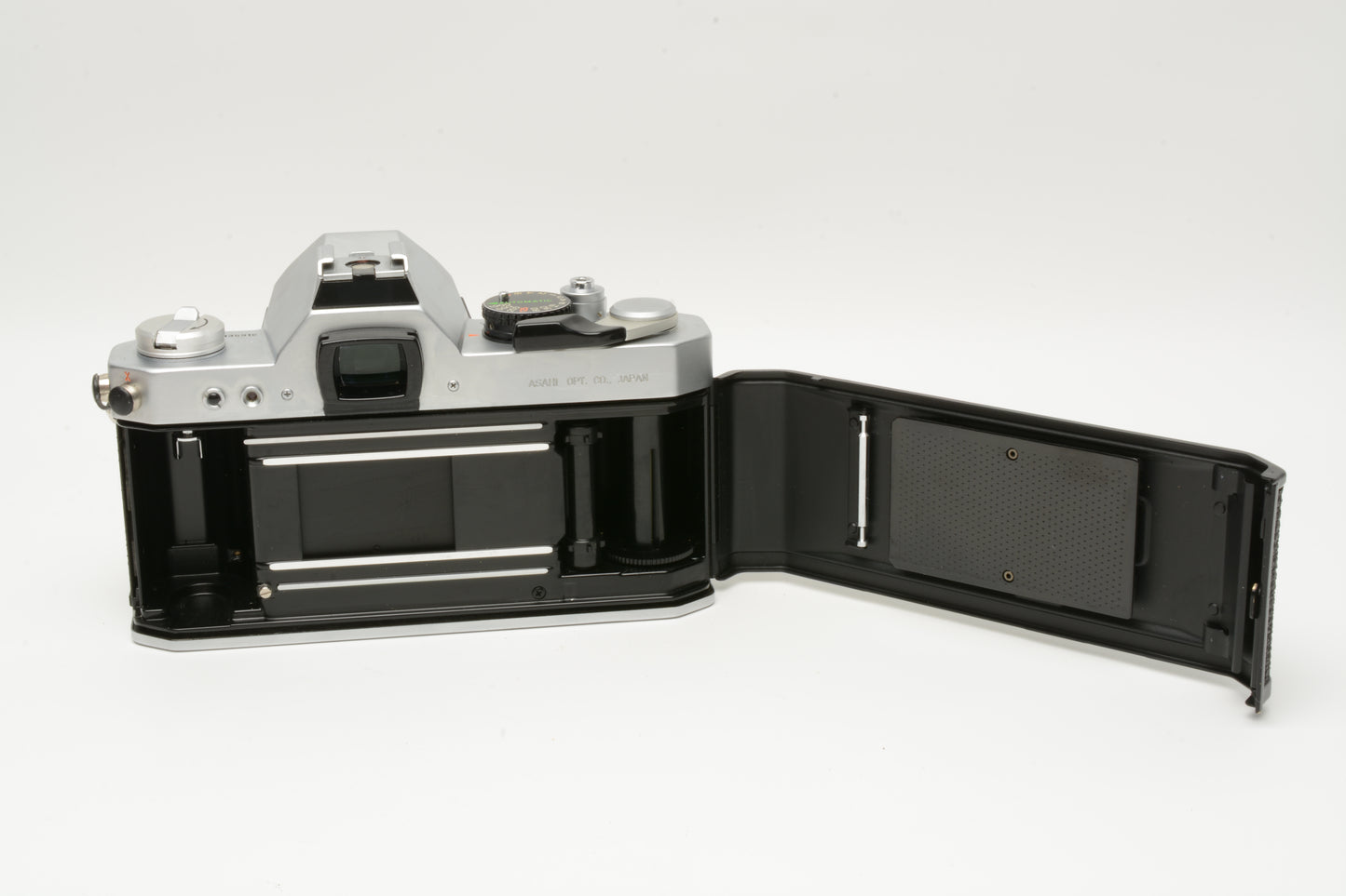 Pentax K2 35mm SLR w/50mm f2, Accurate, new seals, great!