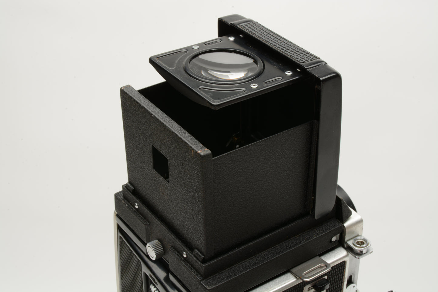 Mamiya C220 Pro TLR w/80mm f3.7 lens, Grip, cap, New seals, Great!