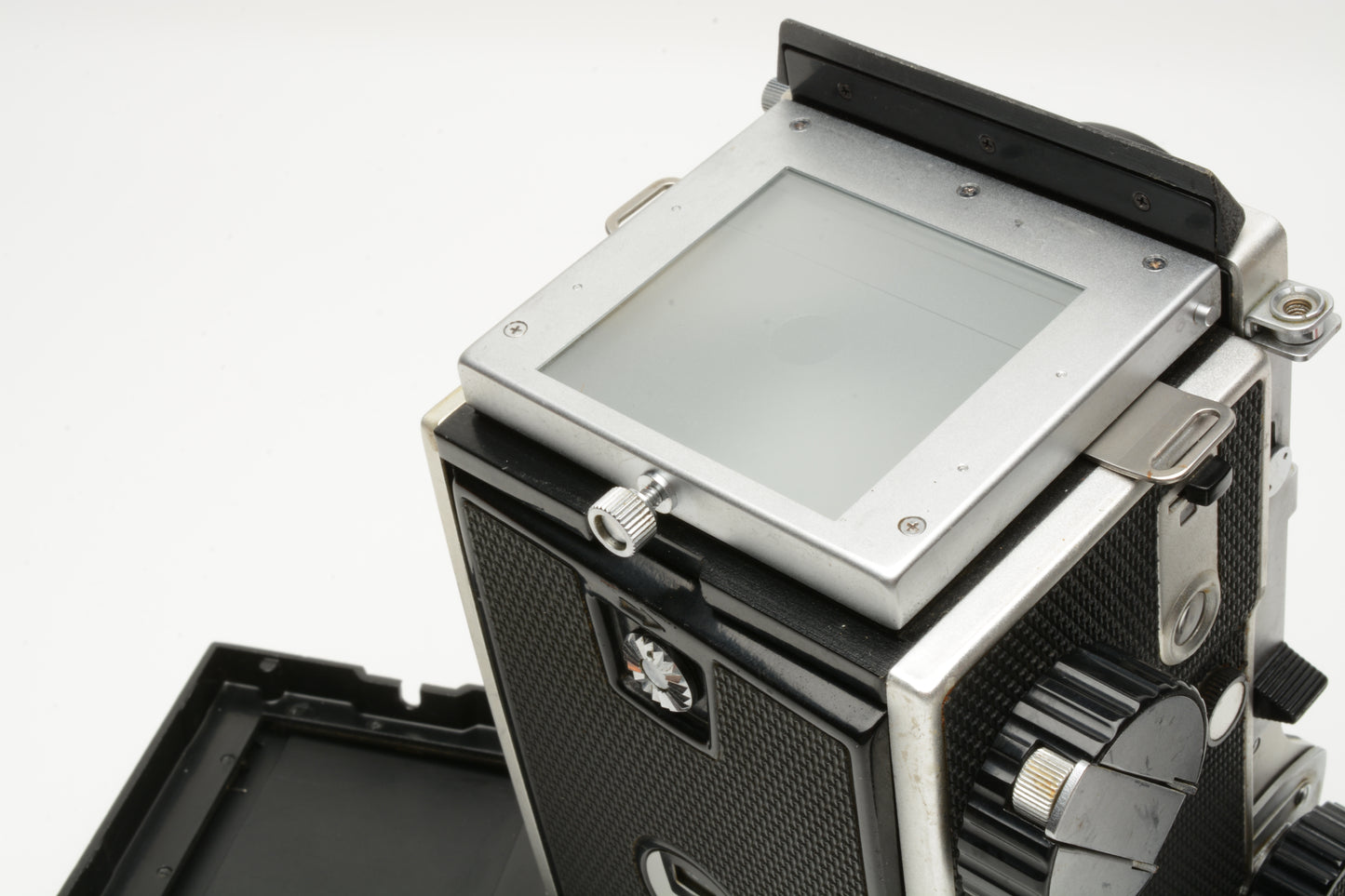 Mamiya C220 Pro TLR w/80mm f3.7 lens, Grip, cap, New seals, Great!