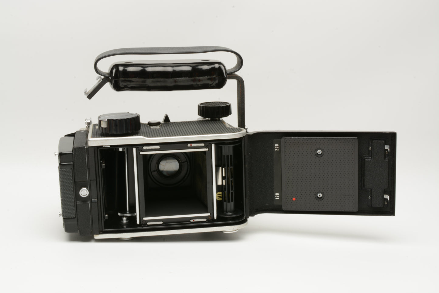 Mamiya C220 Pro TLR w/80mm f3.7 lens, Grip, cap, New seals, Great!