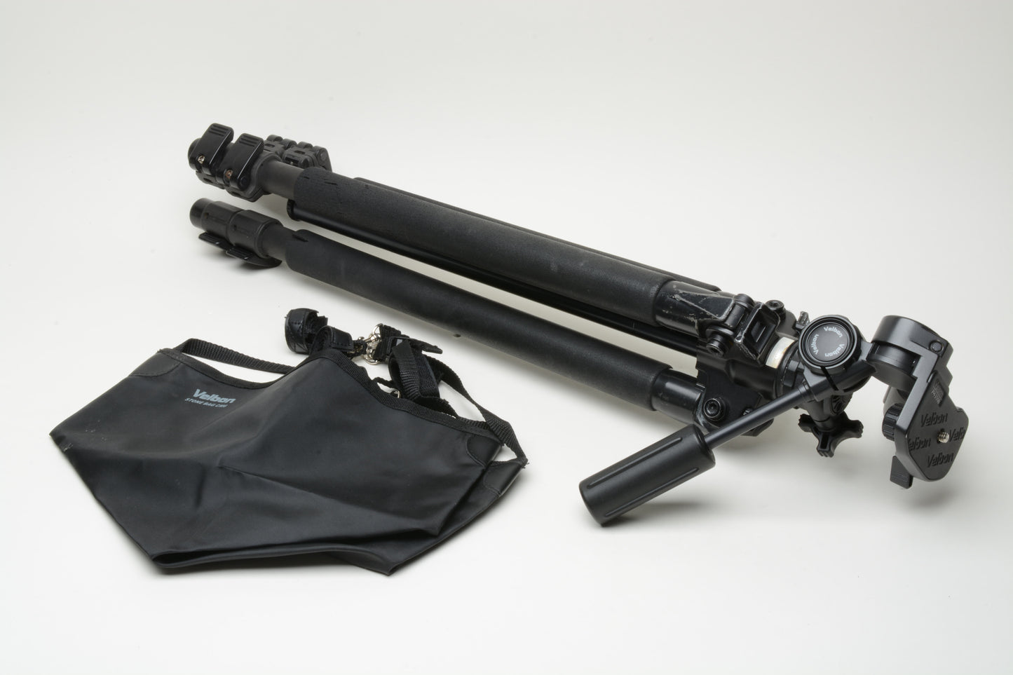 Velbon EL Carmagne 530 Carbon Fiber Tripod with PH-250B 3-Way Panhead, Nice!