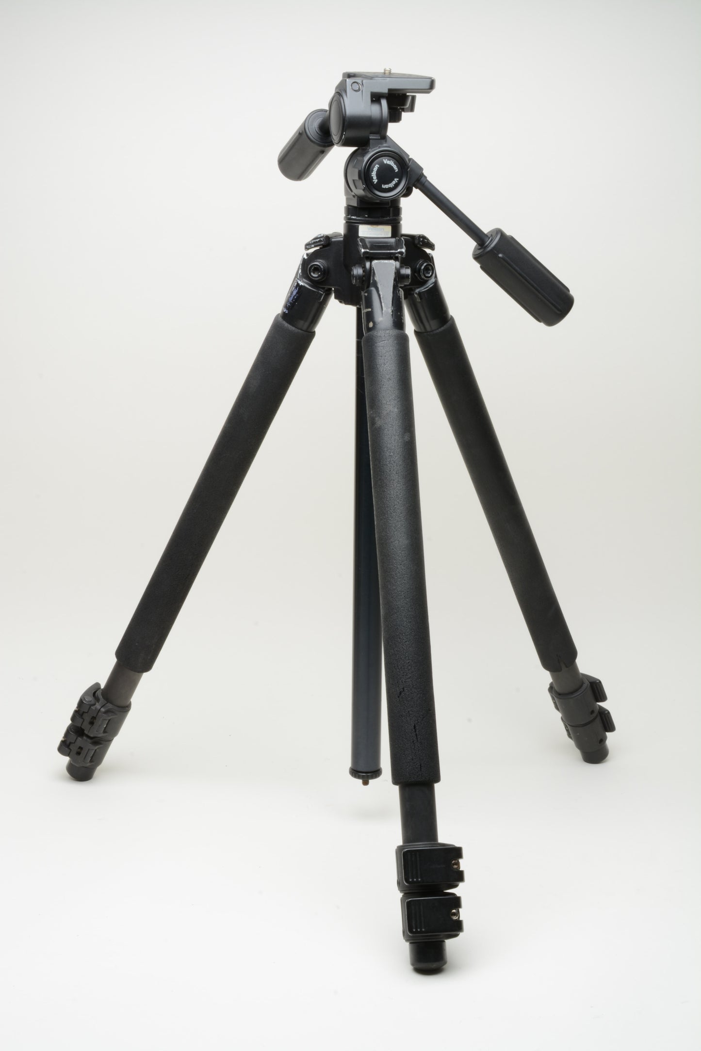 Velbon EL Carmagne 530 Carbon Fiber Tripod with PH-250B 3-Way Panhead, Nice!