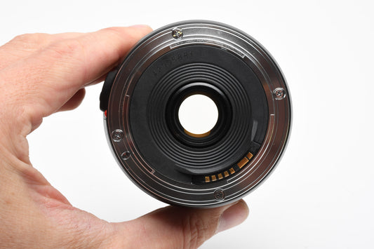 Canon EF 20-35mm f3.5-4.5 USM  compact zoom lens, caps, Mint-