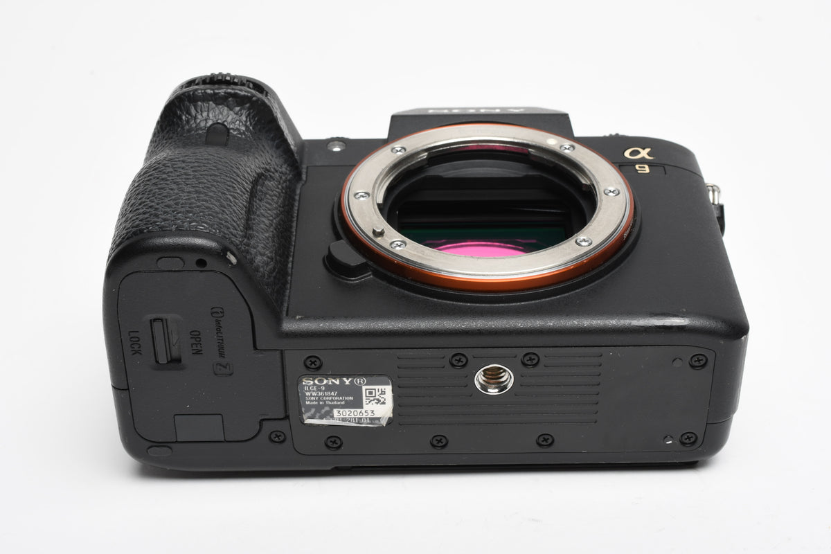 Sony A9 Mirrorless Body, batt+charger, 11,665 acts, Tested, Great! ILCE-9