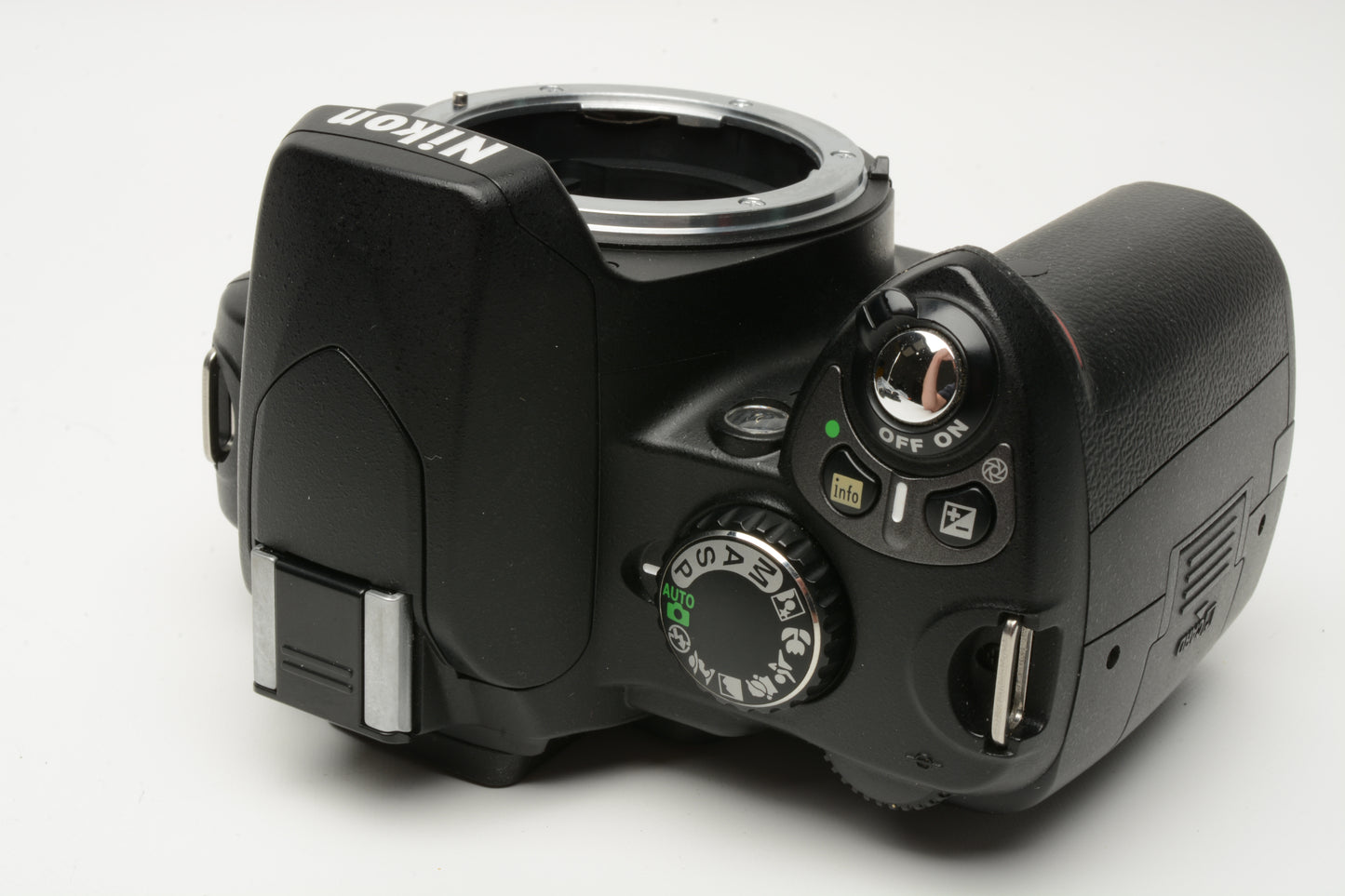 Nikon D40 DSLR body, batt+charger, ONLY 1165 Acts!! Great