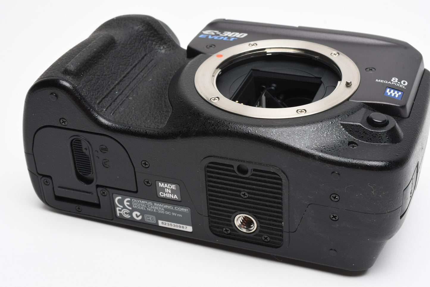Olympus E-300 8MP Digital camera body, Batt+charger, Tested