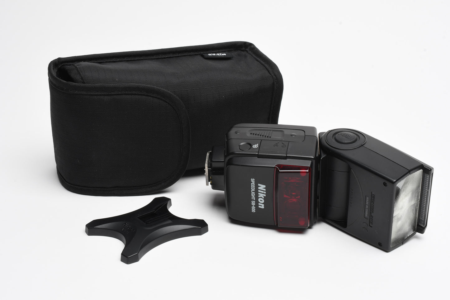 Nikon SB-600 shoe mount flash, case, stand, clean, fully tested