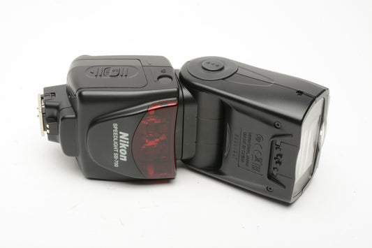 Nikon SB-700 Speedlight flash, filters, case, very clean