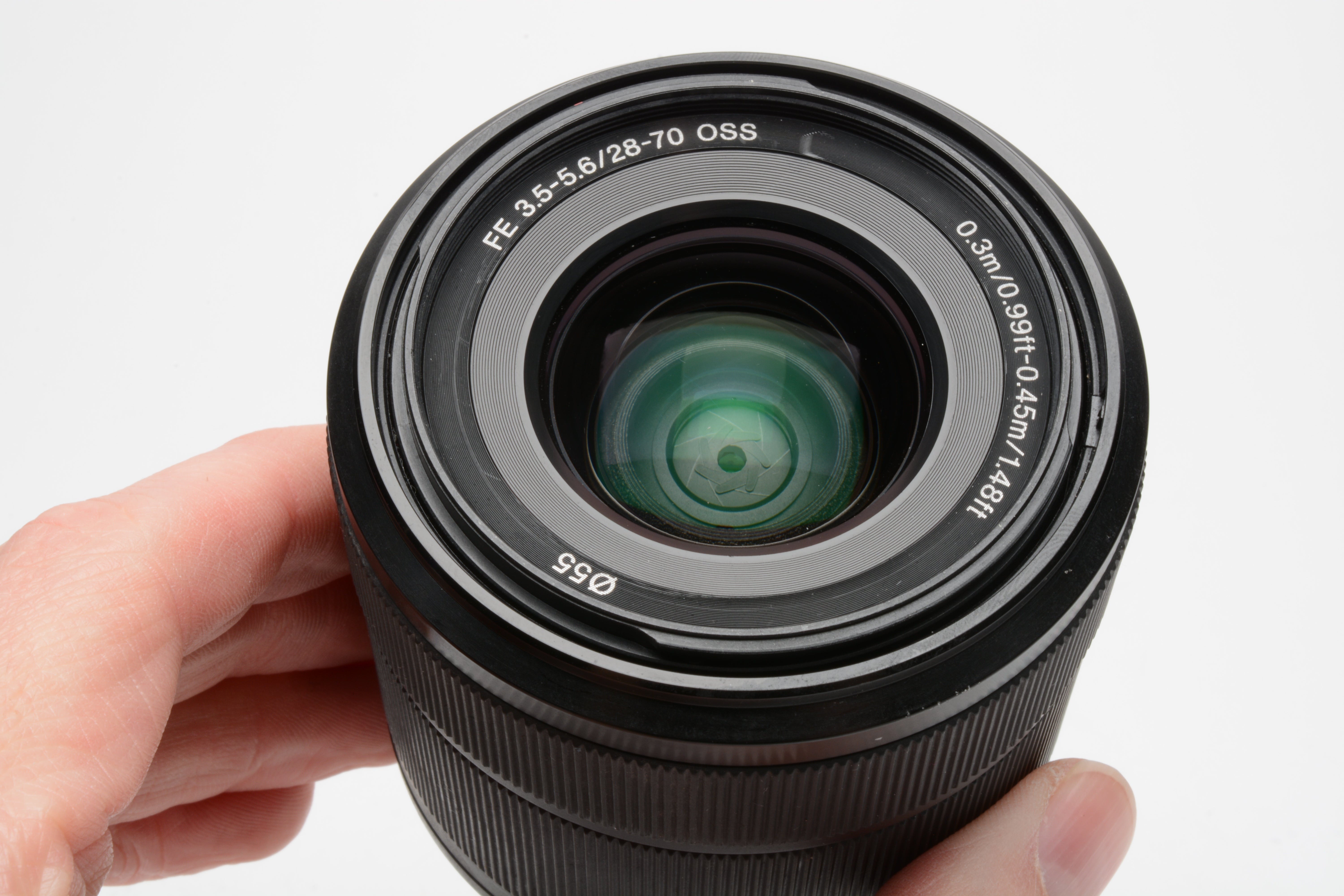 Sony FE 28-70mm f3.5-5.6 OSS zoom lens SEL2870, caps