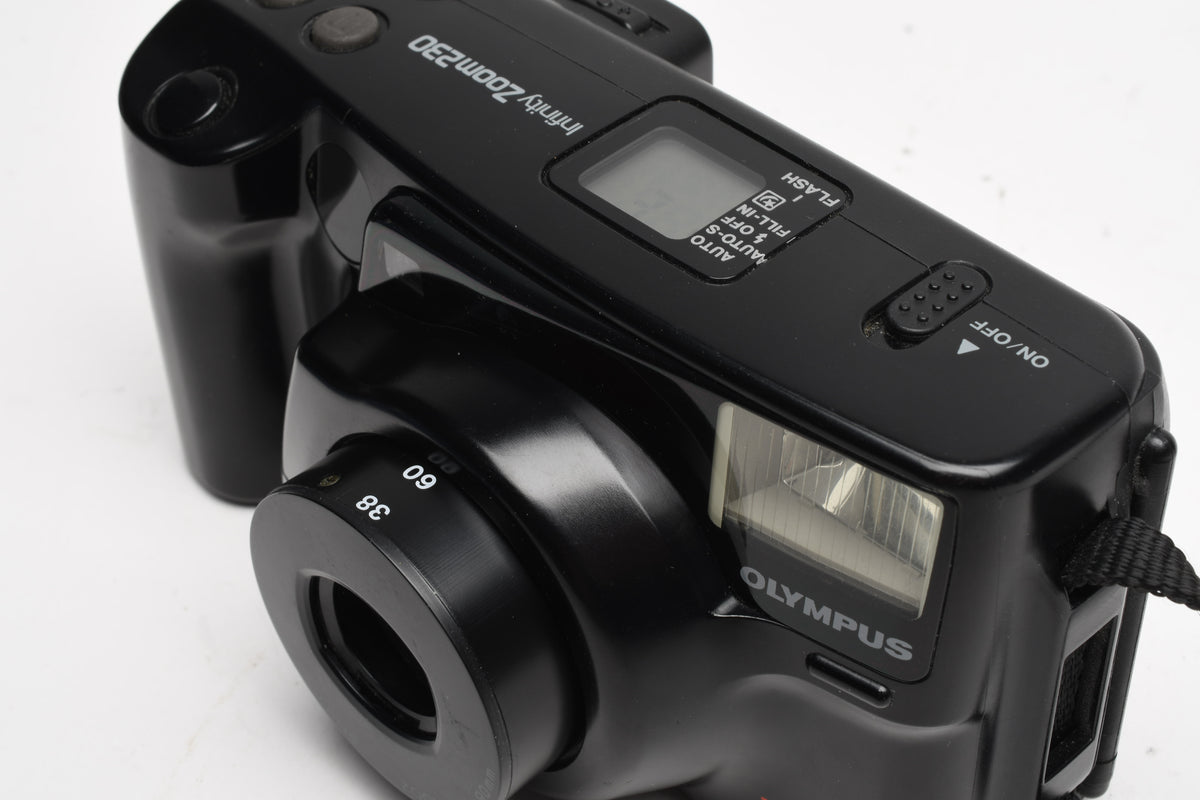 Olympus Infinity Zoom 230 35mm Point&Shoot camera w/38-90mm Zoom