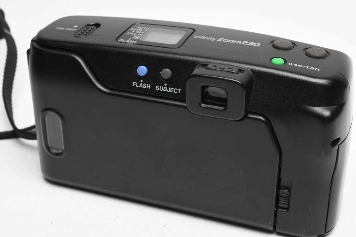 Olympus Infinity Zoom 230 35mm Point&Shoot camera w/38-90mm Zoom