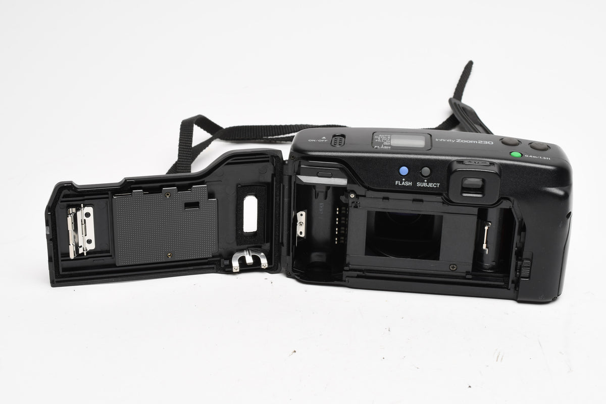 Olympus Infinity Zoom 230 35mm Point&Shoot camera w/38-90mm Zoom