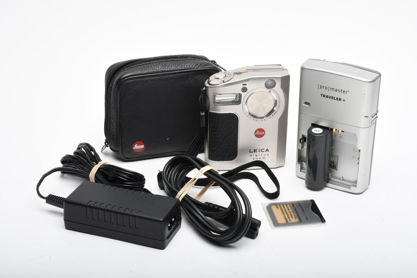 Leica Digilux Zoom 1.5 MP Digital Camera w/ batt, charger, 8MB card, case+