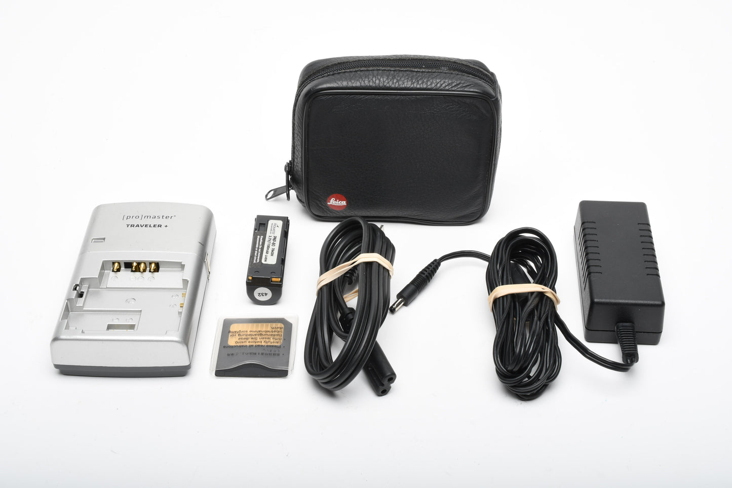 Leica Digilux Zoom 1.5 MP Digital Camera w/ batt, charger, 8MB card, case+
