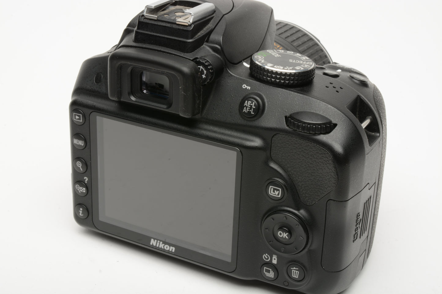 Nikon D3300 DSLR w/18-55mm zoom 2Batts, charger, strap, Only 6698 Acts!!