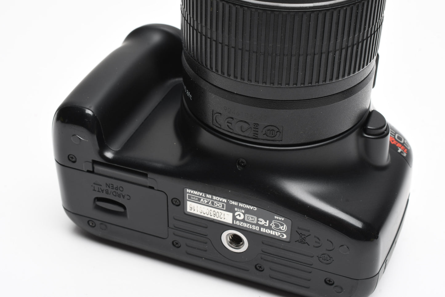 Canon EOS T3 w/18-55mm f3.5-5.6 IS II lens, batt+charger, Only 9866K Acts!