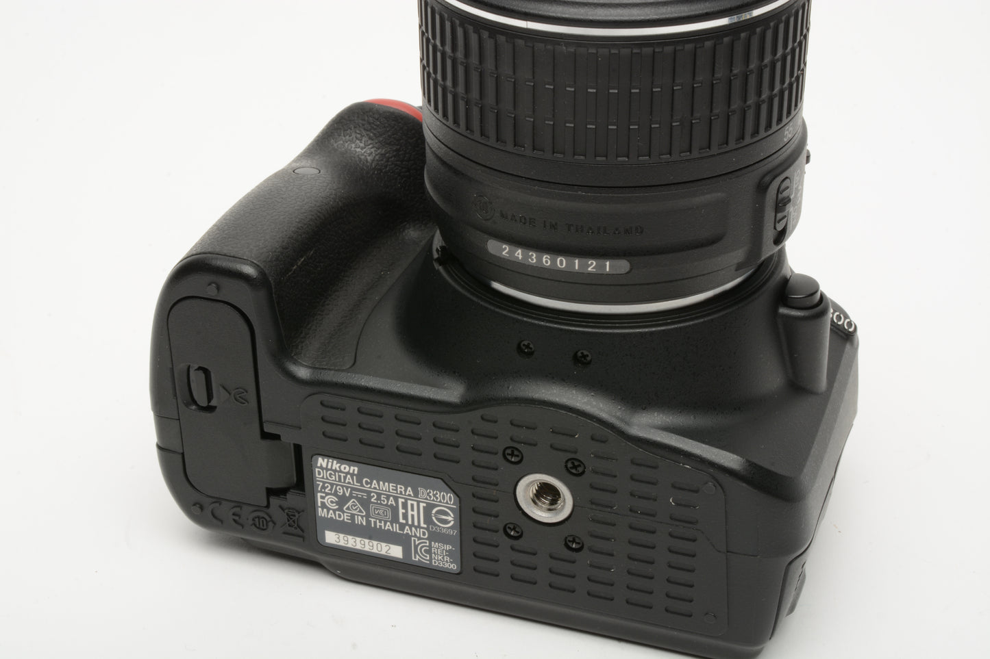 Nikon D3300 DSLR w/18-55mm zoom 2Batts, charger, strap, Only 6698 Acts!!