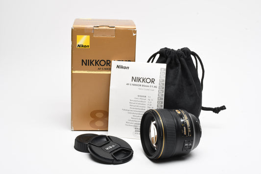 Nikon Nikkor 85mm f1.4G lens w/Caps, Box, Very sharp!