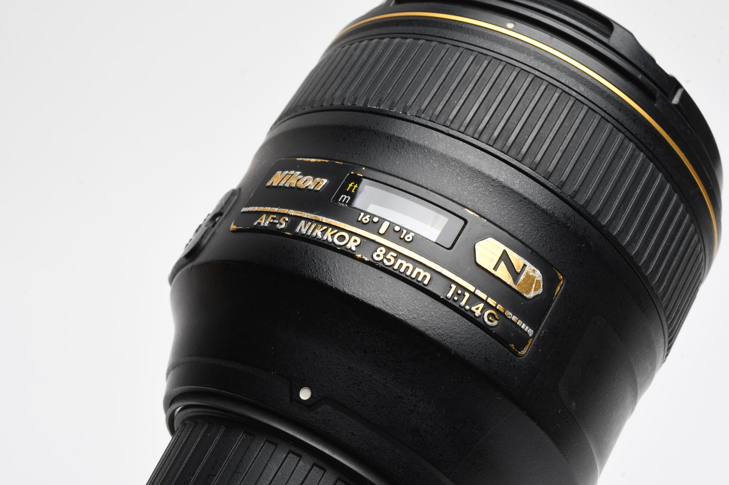 Nikon Nikkor 85mm f1.4G lens w/Caps, Box, Very sharp!