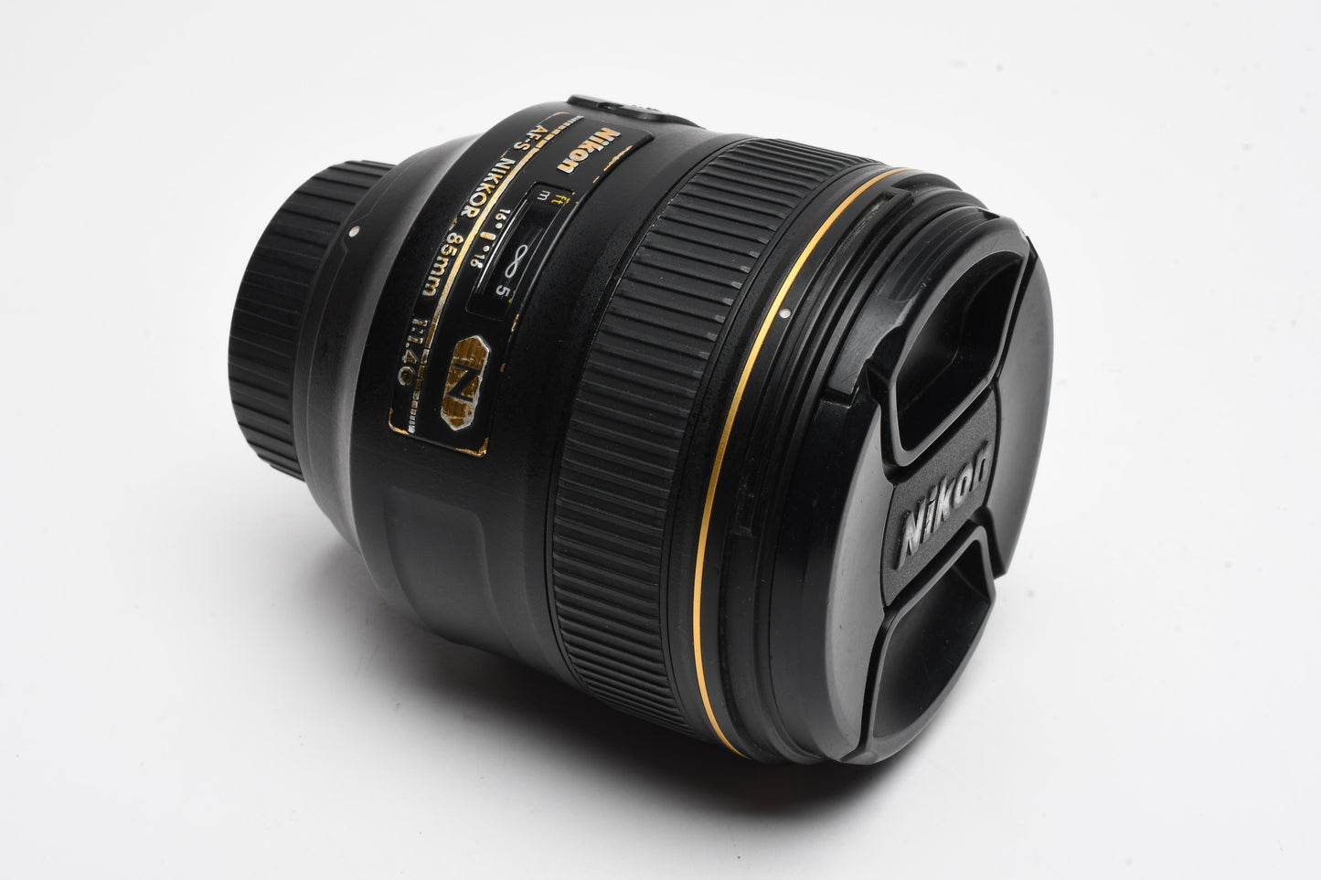 Nikon Nikkor 85mm f1.4G lens w/Caps, Box, Very sharp!