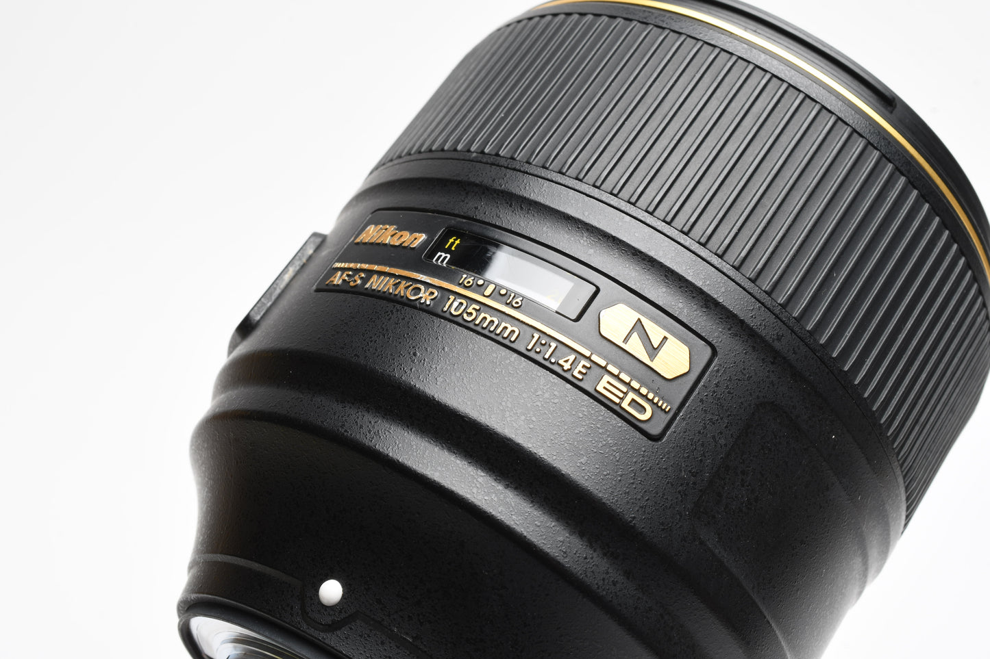 Nikon Nikkor 105mm f1.4E ED w/Caps, Box, Very sharp!