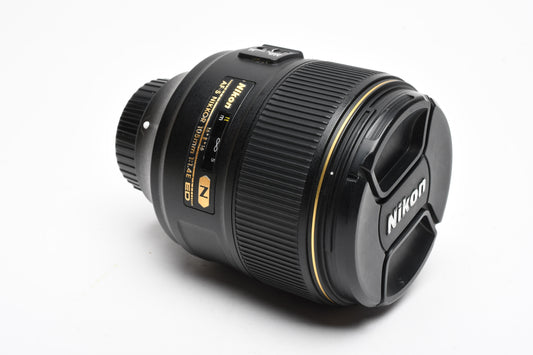 Nikon Nikkor 105mm f1.4E ED w/Caps, Box, Very sharp!