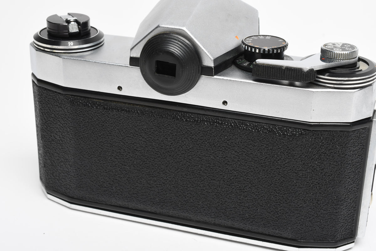 Hanimex Pro TL 35mm SLR w/Pentacon 50mm f1.8 lens, New seals, strap, Great!
