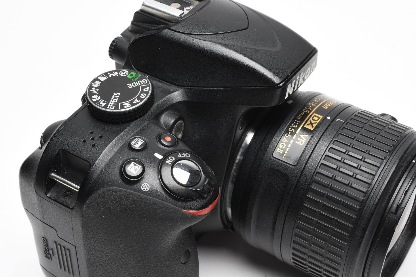 Nikon D3300 DSLR w/18-55mm zoom Batt, charger, strap, Only 15,380 Acts