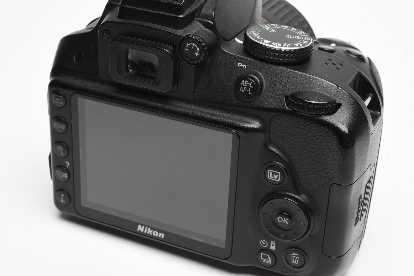 Nikon D3300 DSLR w/18-55mm zoom Batt, charger, strap, Only 15,380 Acts