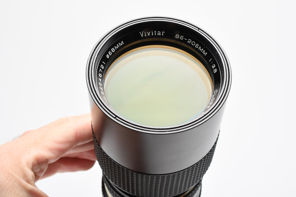 Vivitar 85-205mm f3.8 Telephoto zoom lens w/M42 mount, caps, case, Clean!