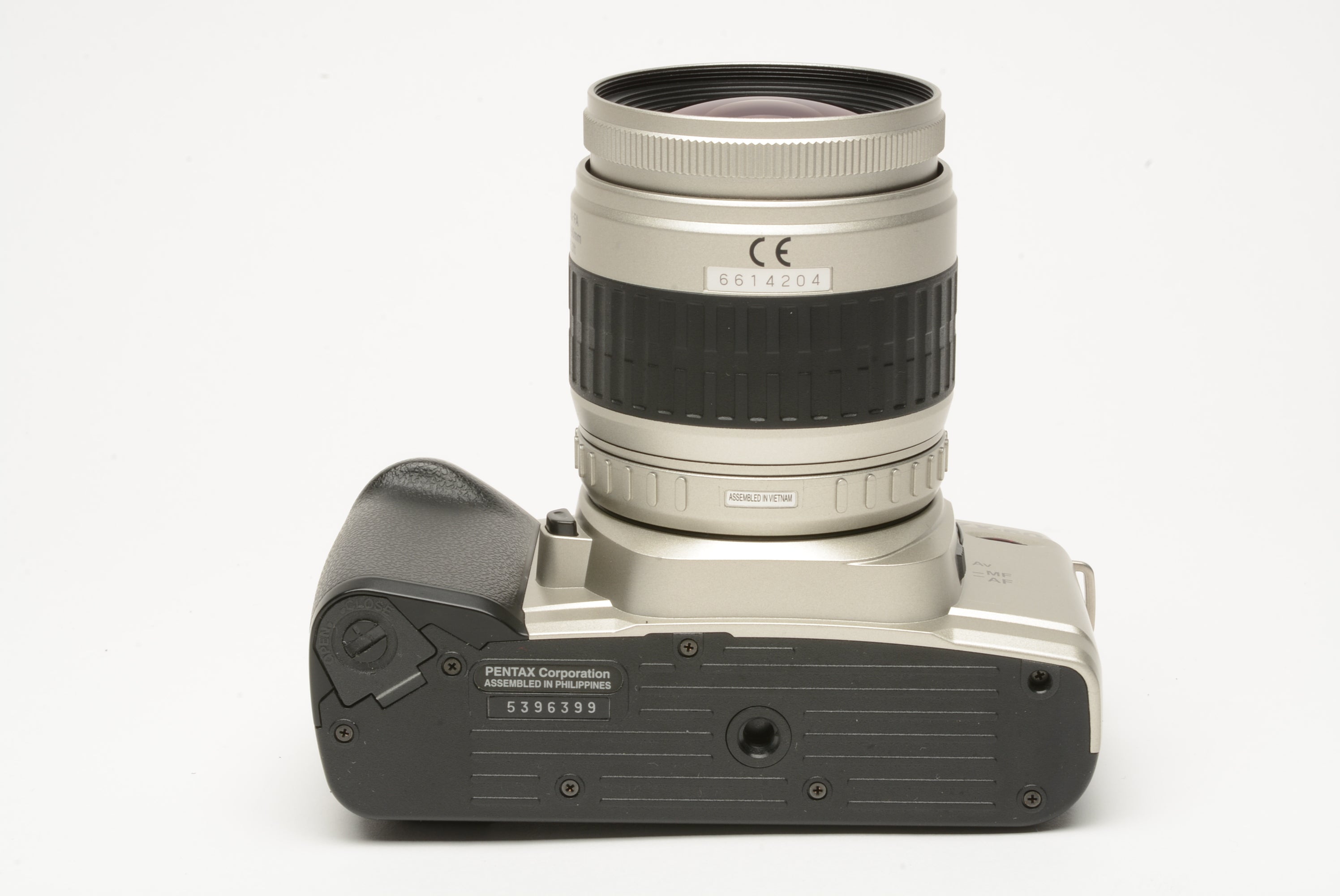 Pentax ZX-60 35mm SLR w/FA 28-90mm f3.5-5.6 zoom, Holster case 