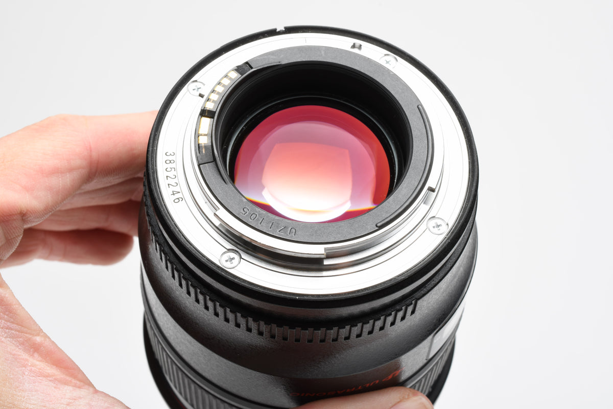 Canon EF 24mm f1.4 L II USM Lens, Very clean and sharp!
