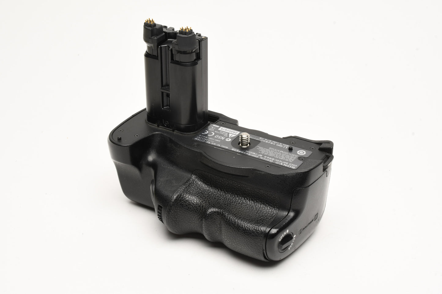 Sony VG-C77AM Battery grip + 2X Sony batteries, Light use, very clean