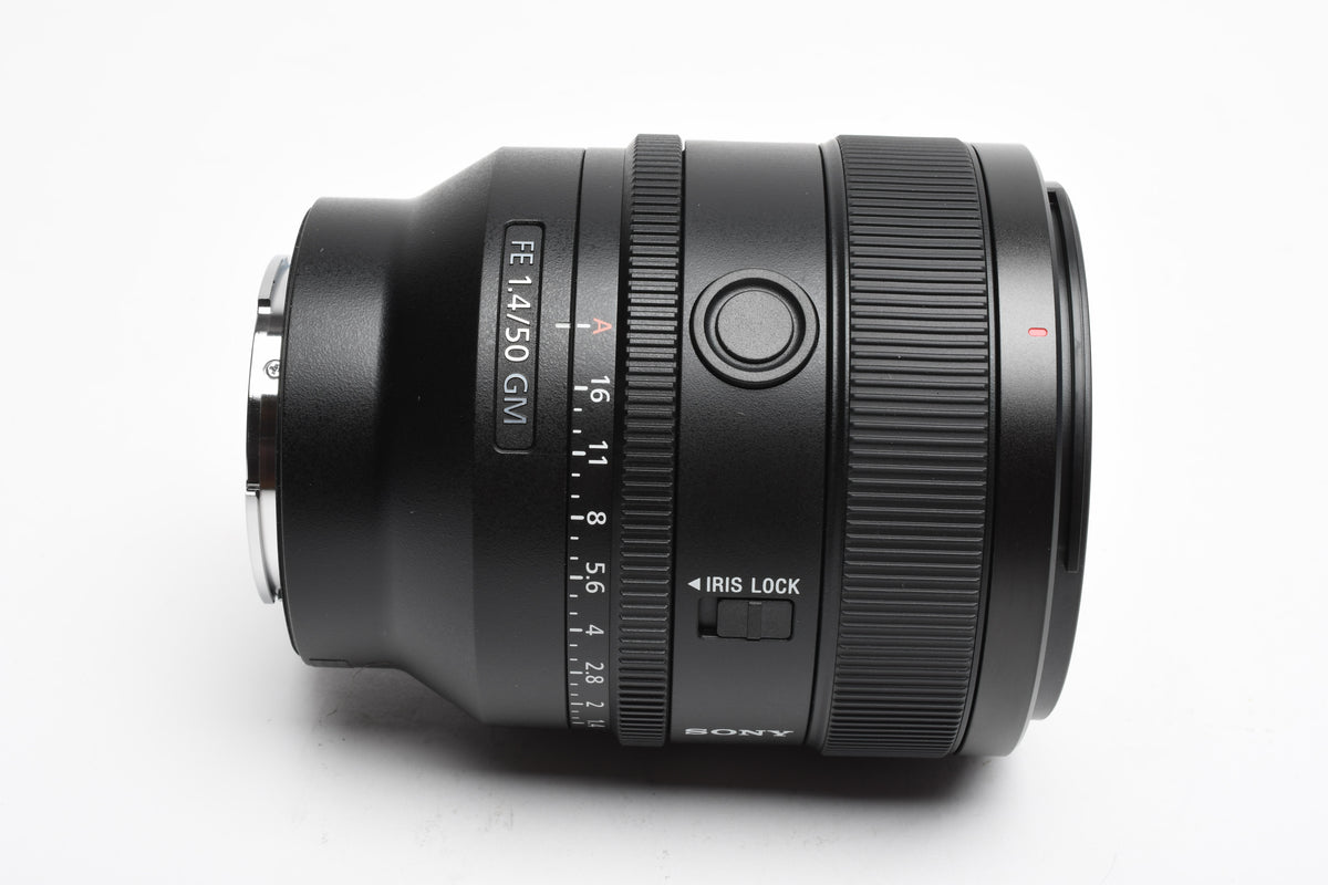 Sony FE 50mm F1.4 GM lens SEL50F14GM w/Case, Hood, Caps, UV, Mint-