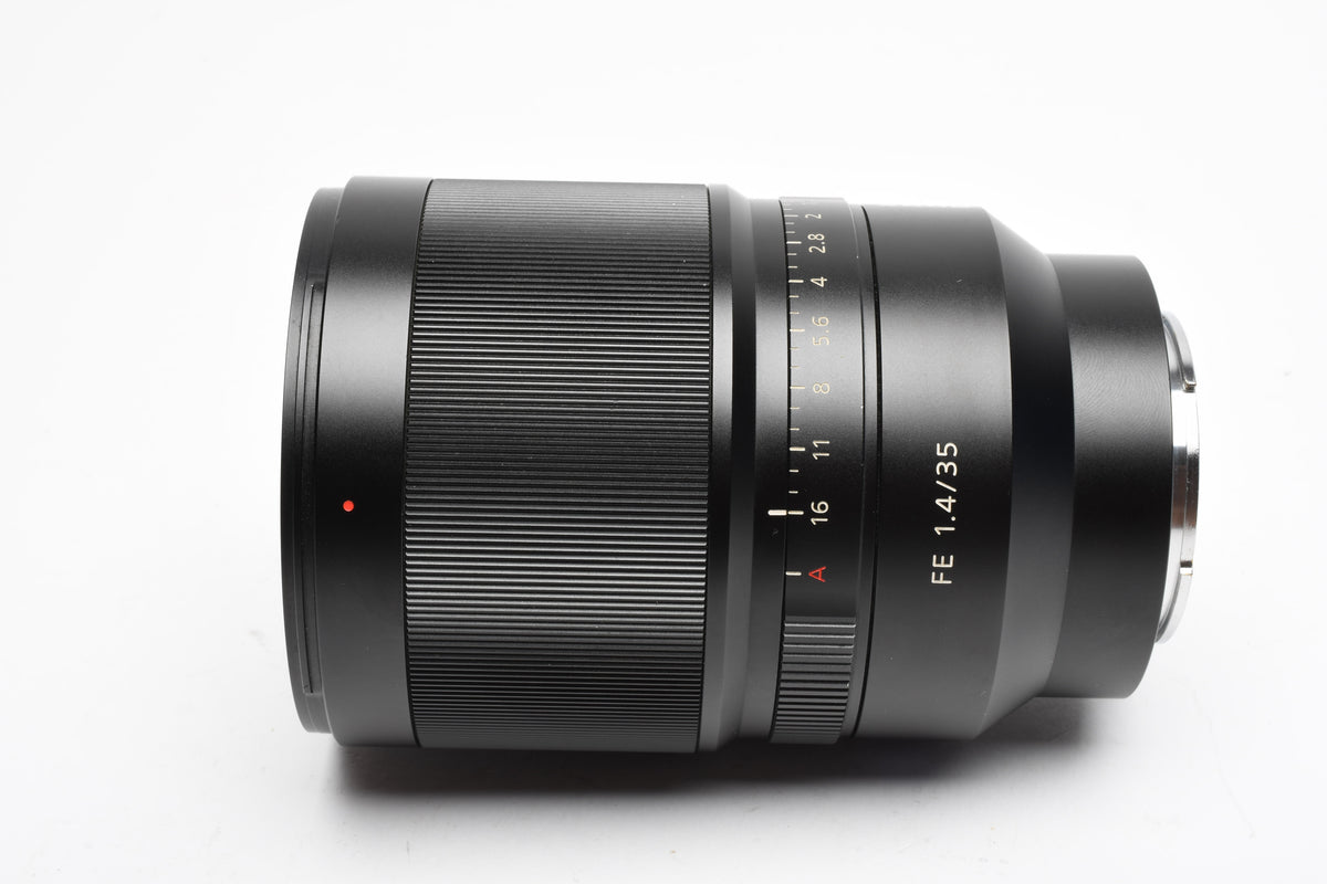 Sony Zeiss FE 35mm f1.4, Caps, Very clean and sharp!