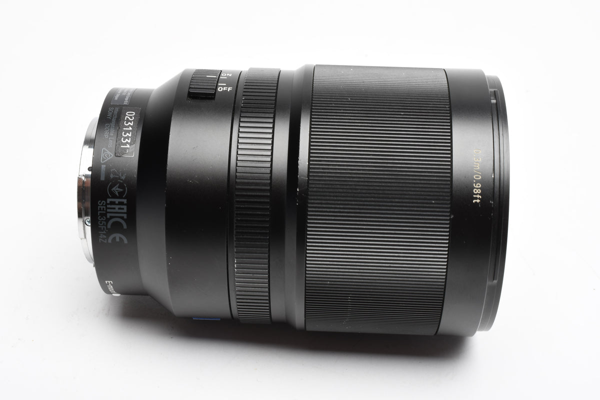 Sony Zeiss FE 35mm f1.4, Caps, Very clean and sharp!