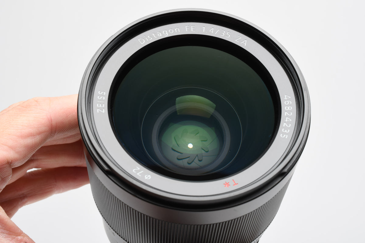 Sony Zeiss FE 35mm f1.4, Caps, Very clean and sharp!