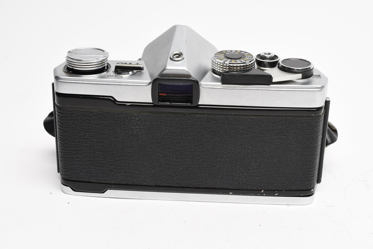 Olympus OM-1 chrome 35mm SLR w/Olympus Zuiko 50mm f/1.8 Lens