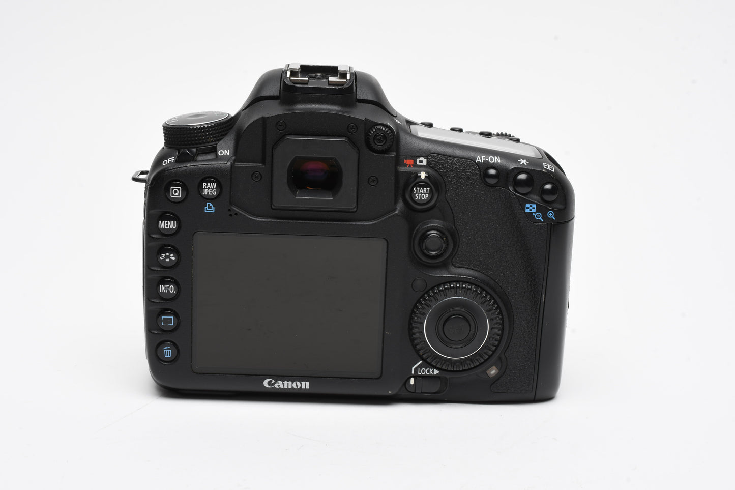 Canon EOS 7D 18MP DSLR body w/ 2 batts, charger, eyecup, 32GB CF, 14K acts!