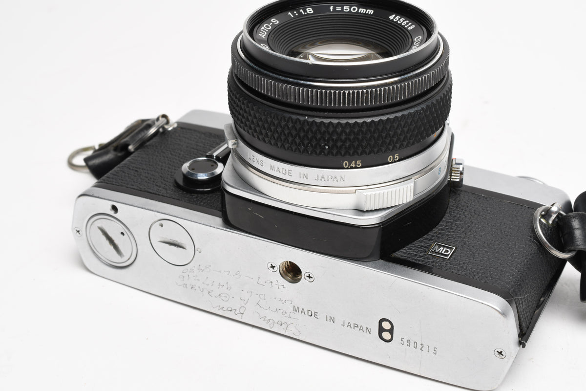 Olympus OM-1 chrome 35mm SLR w/Olympus Zuiko 50mm f/1.8 Lens